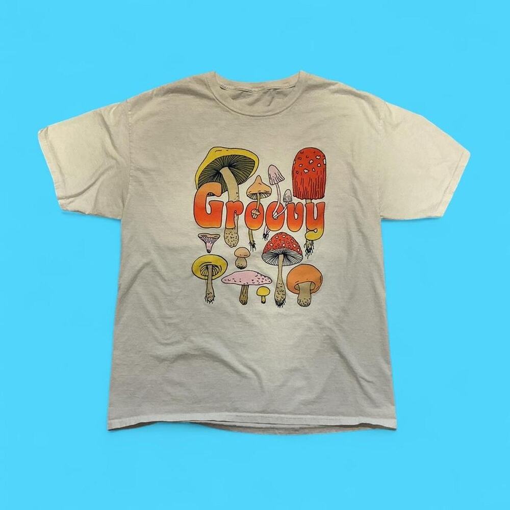 Groovy mushroom graphic tee